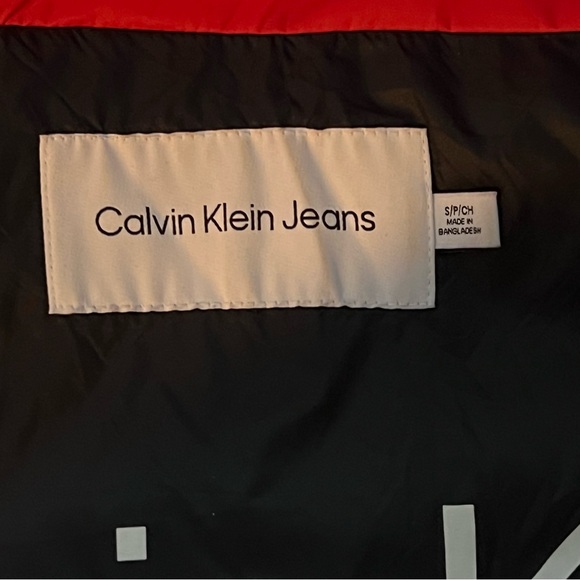 Calvin Klein Jeans - Boxy Puffer Jacket - Size S - Picture 11 of 11
